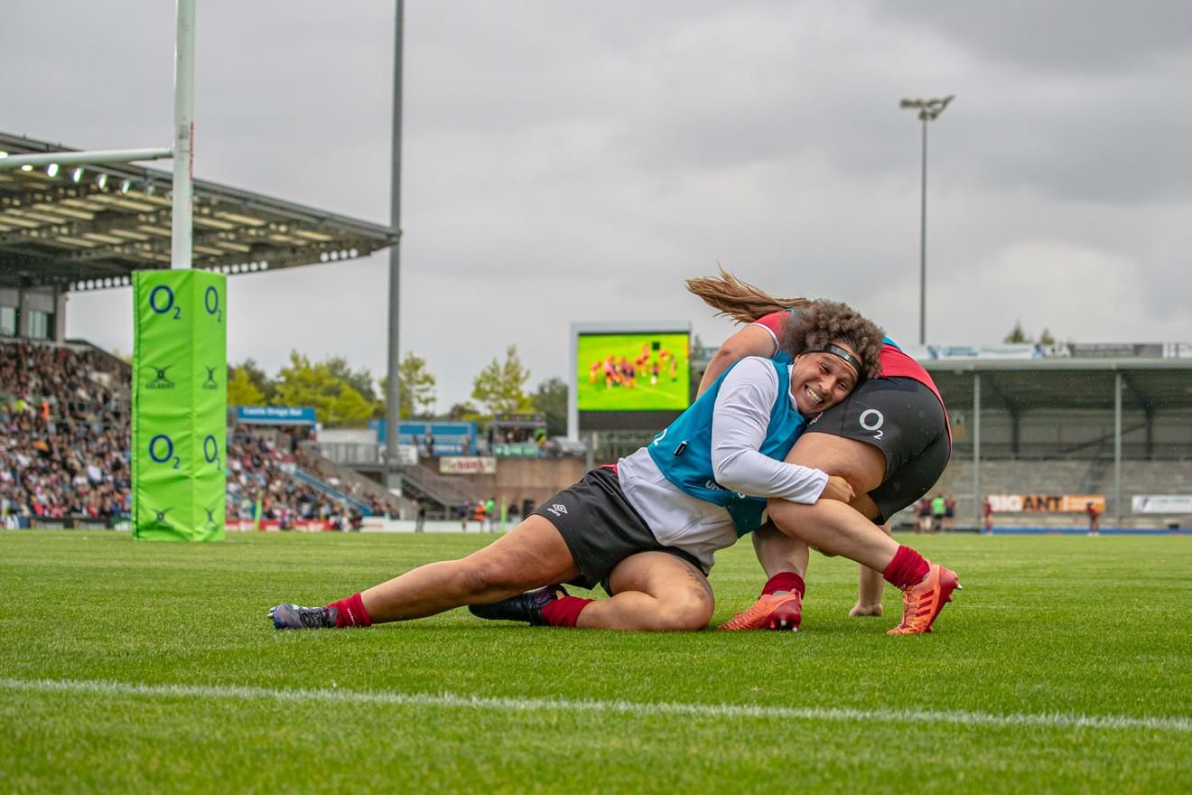 Shaunagh Brown playing rugby